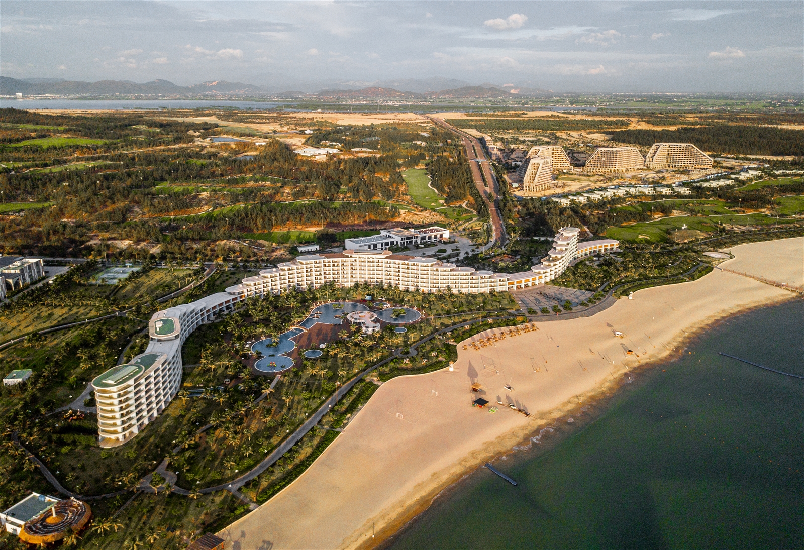 FLC lu&#244;n muốn đầu tư lớn, l&#226;u d&#224;i v&#224; định vị thị trường BĐS c&#225;c địa phương - Ảnh 7