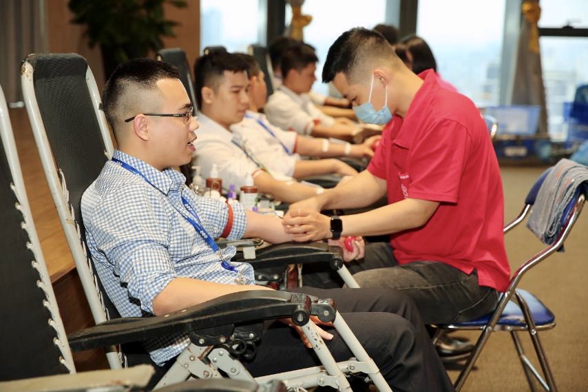 Hiến m&aacute;u nh&acirc;n đạo tại trụ sở FLC tại H&agrave; Nội. &nbsp;