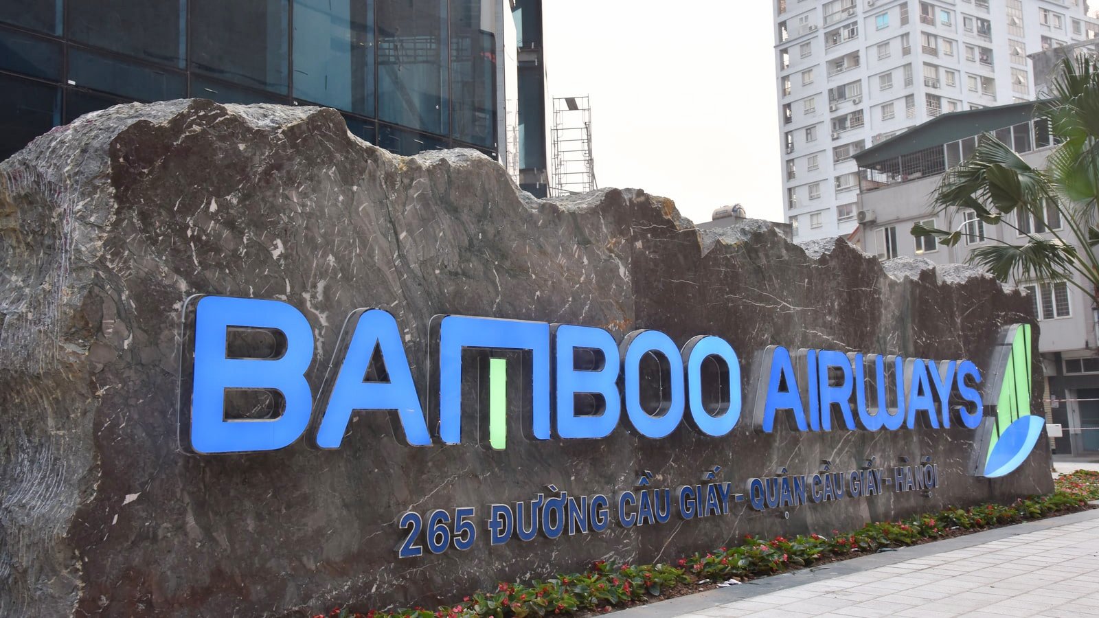 To&agrave; nh&agrave; 265 Cầu Giấy trước đ&acirc;y l&agrave; trụ sở của&nbsp;Bamboo Airways&nbsp;v&agrave; từng thuộc sở hữu của Tập đo&agrave;n FLC.