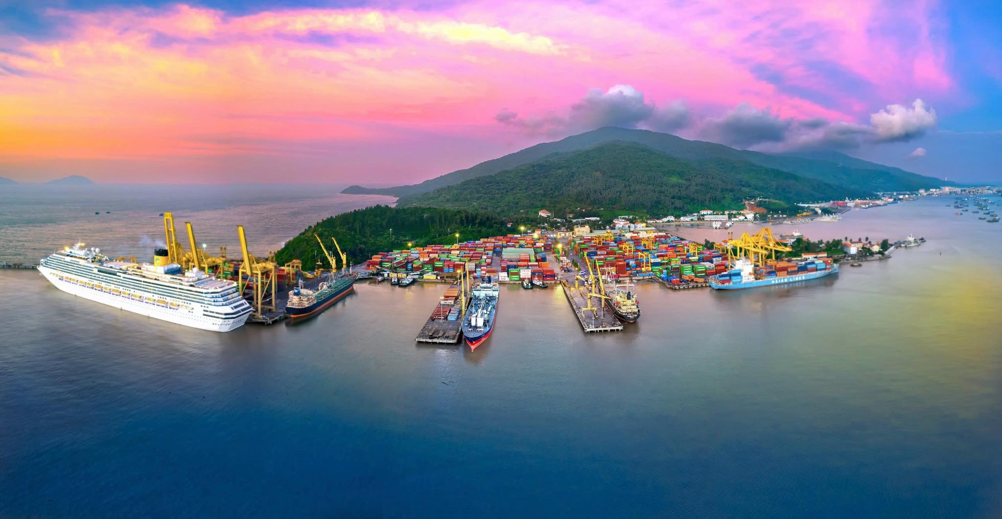 Bến cảng Li&ecirc;n Chiểu &ndash; cửa ng&otilde; quốc tế mới của Đ&agrave; Nẵng, giảm tải cho cảng Ti&ecirc;n Sa v&agrave; hướng tới trung t&acirc;m logistics khu vực.