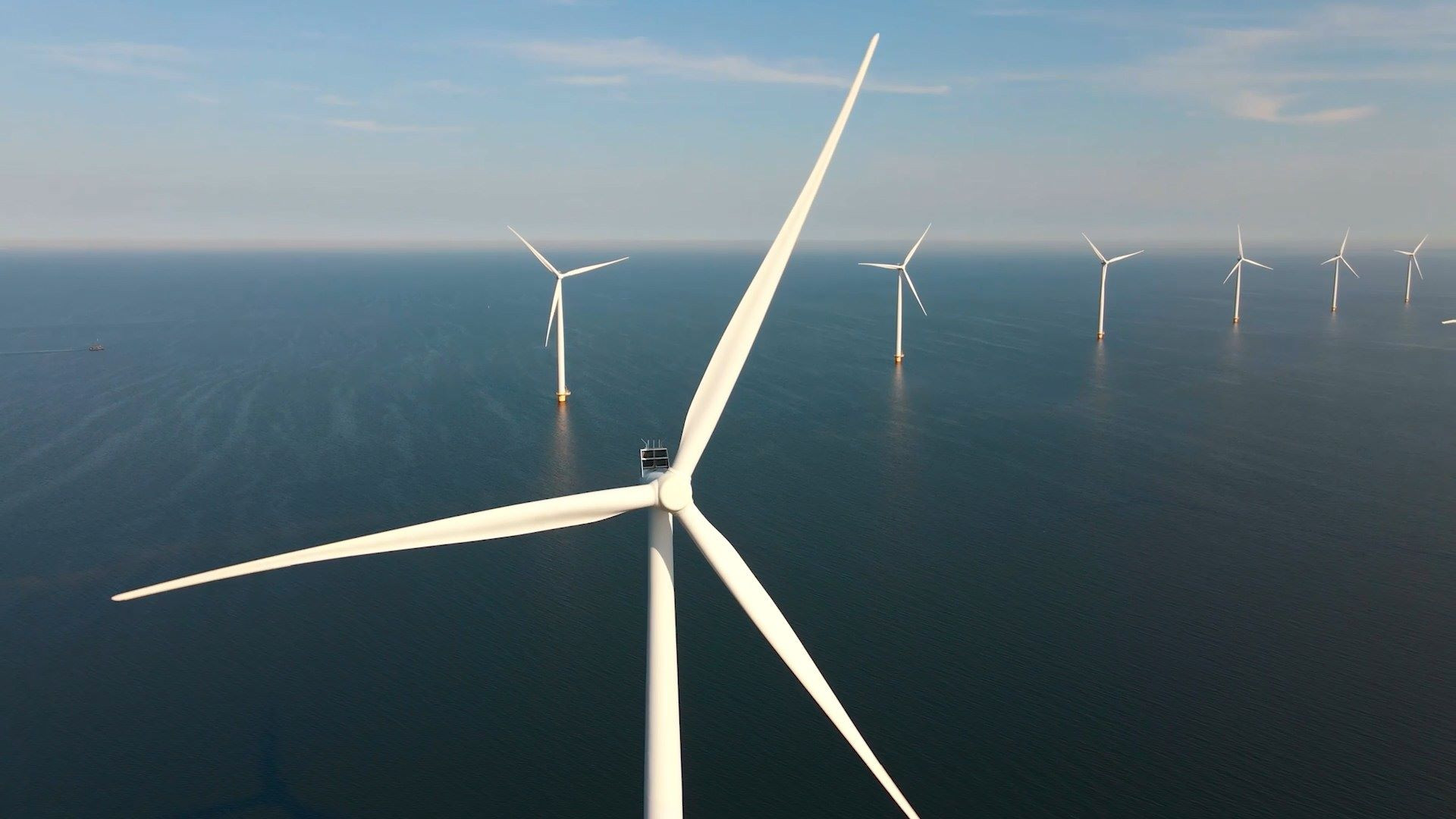 C&aacute;nh đồng điện gi&oacute; c&aacute;ch bờ biển 20km sẽ cung cấp năng lượng t&aacute;i tạo cho si&ecirc;u đ&ocirc; thị