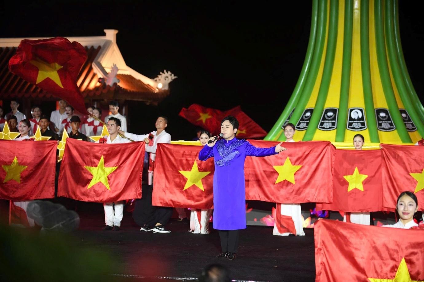 Chương tr&igrave;nh &ldquo;Lời tri &acirc;n &ndash; D&ograve;ng s&ocirc;ng Hoa lửa&rdquo; mang đến nhiều cảm x&uacute;c đặc biệt cho người xem