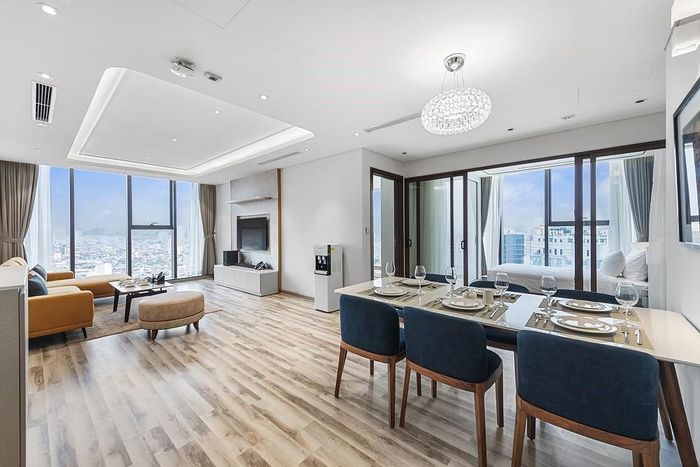 Kh&ocirc;ng gian bếp li&ecirc;n kết với kh&ocirc;ng gian sinh hoạt chung v&agrave; gần với b&agrave;n ăn (Dự &aacute;n Grandeur Palace - Giảng V&otilde;)