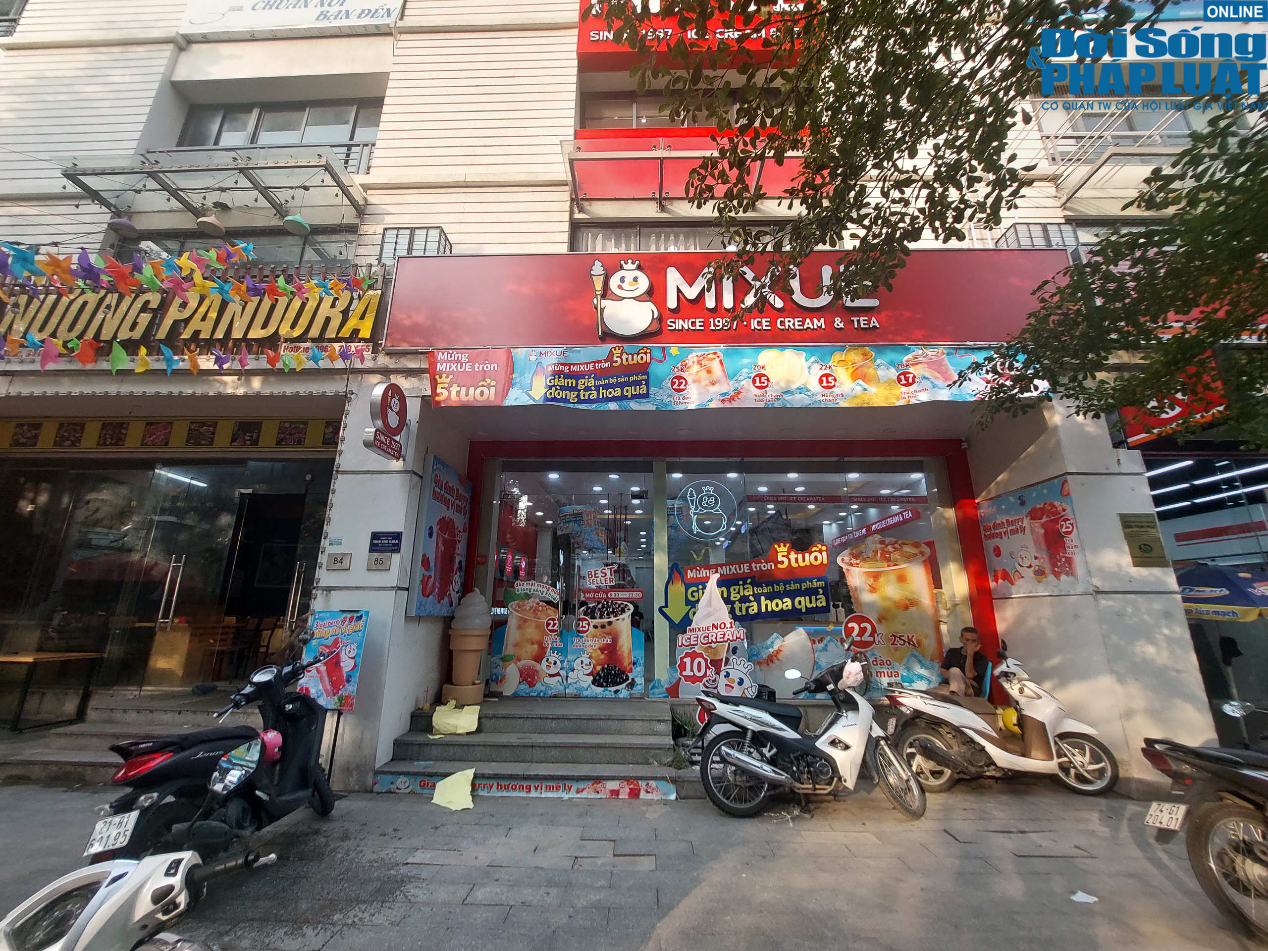 Đến khoảng 17h, c&aacute;c nh&agrave; đầu tư đ&atilde; rời đi.