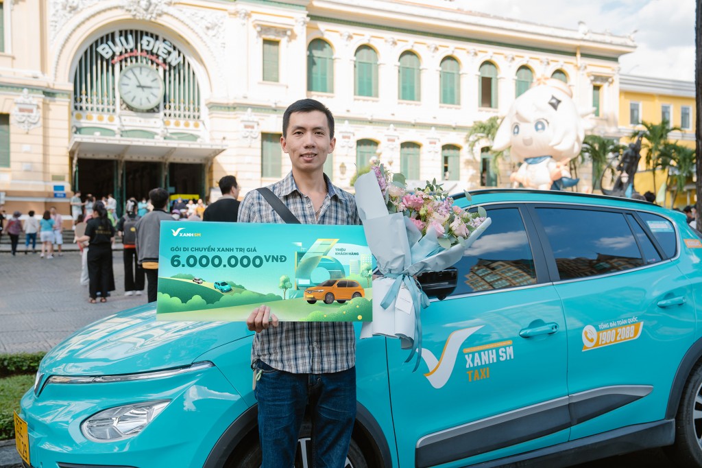 Anh Nguyễn Th&aacute;i Dương (TP HCM), vị kh&aacute;ch h&agrave;ng thứ 6 triệu của Xanh SM &nbsp;