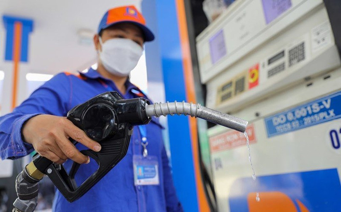 Gi&#225; xăng, dầu trong nước c&#243; thể giảm mạnh chiều nay - Ảnh 1