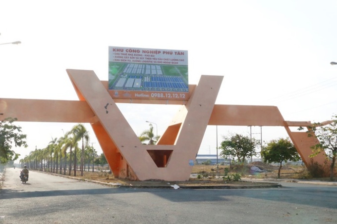 C&ocirc;ng ty Cổ phần Đầu tư X&acirc;y dựng C&ocirc;ng nghiệp Nam Kim chủ đầu tư Khu c&ocirc;ng nghiệp Ph&uacute; T&acirc;n nợ tới 131 tỷ đồng tiền thuế.