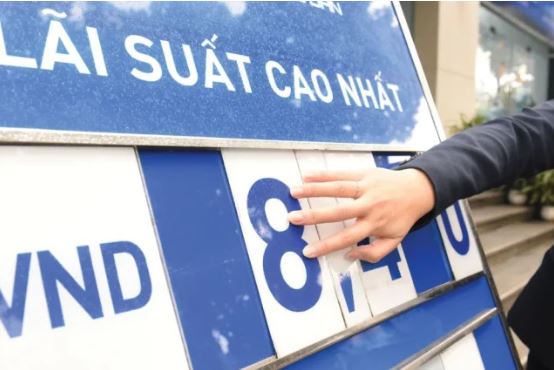 Huy động vốn vẫn tăng chậm, ng&#226;n h&#224;ng tung qu&#224; tặng khuyến mại để ‘h&#250;t’ tiền gửi - Ảnh 1