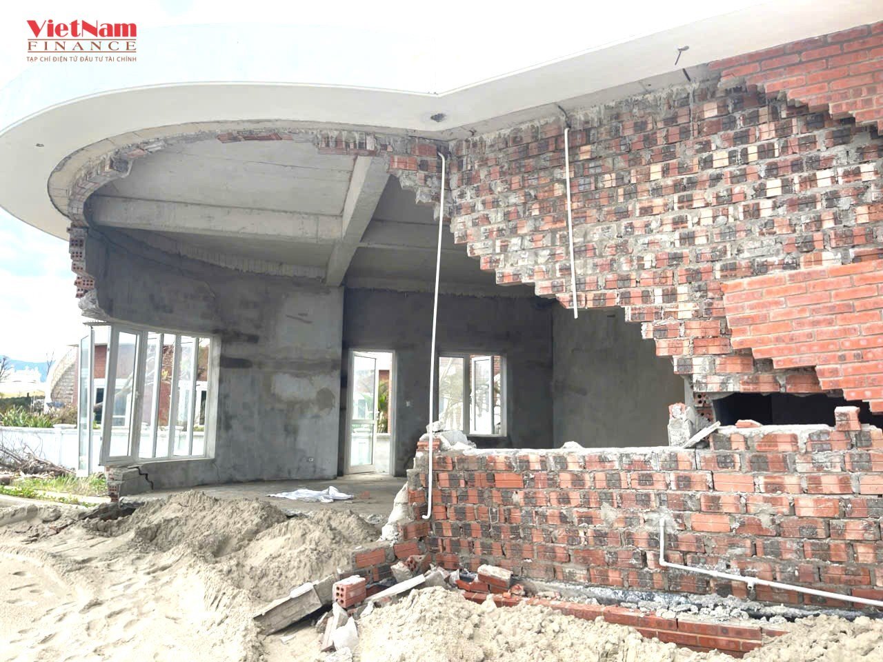 Hoa Ti&#234;n Paradise: &#39;Giấc mơ thi&#234;n đường&#39; đổ n&#225;t v&#236; b&#227;o Bualoi - Ảnh 3