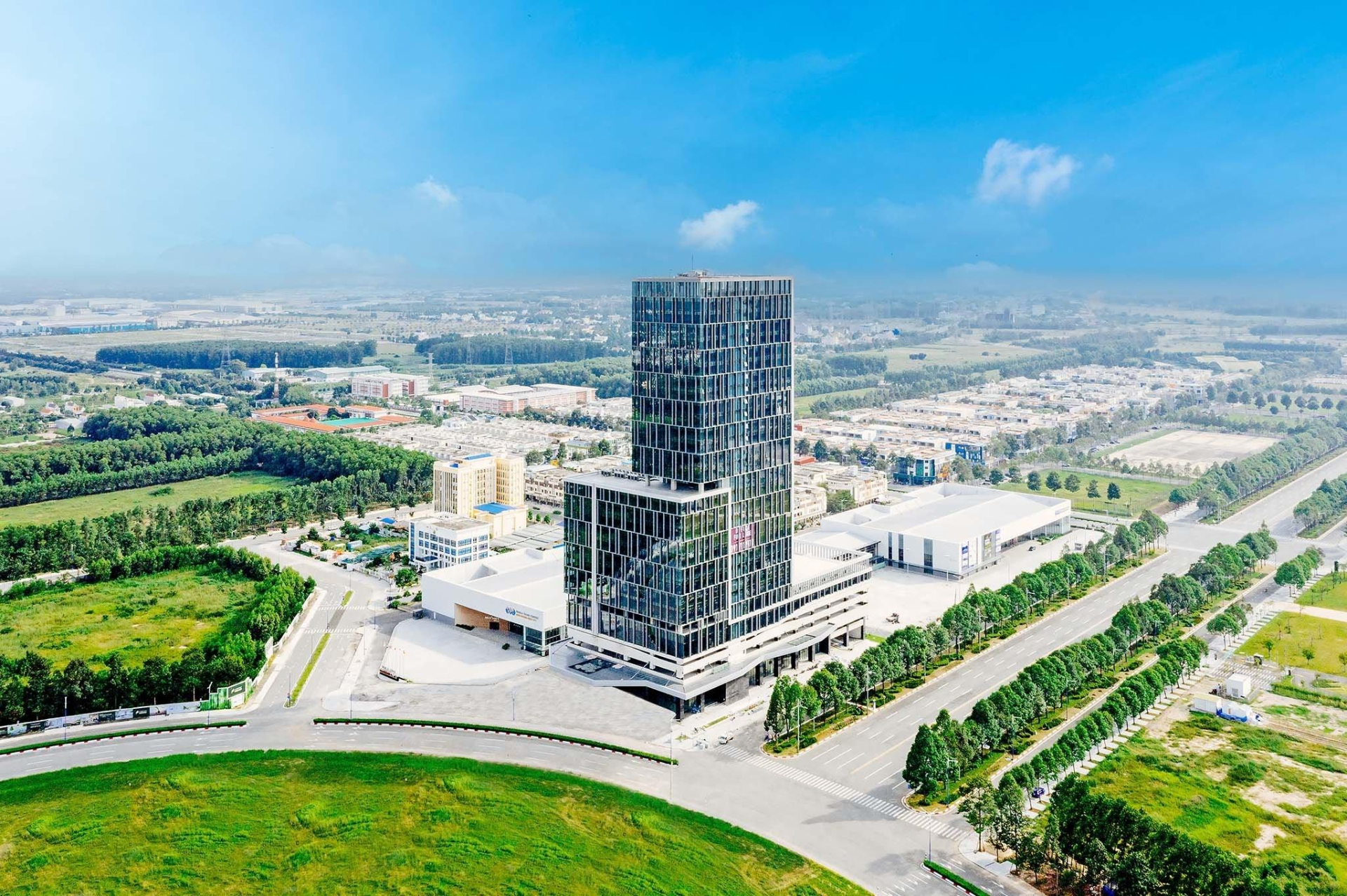 Tòa nhà Becamex WTC Tower do Becamex IDC làm chủ đ&acirc;̀u tư tại phường Bình Dương, TP HCM. Ảnh: Becamex IDC