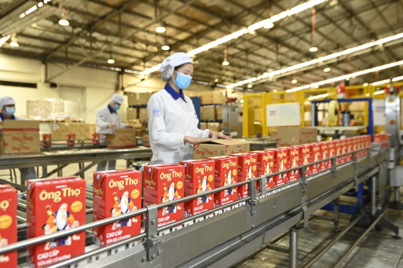 &Ocirc;ng Thọ l&agrave; một trong những ng&agrave;nh h&agrave;ng chủ lực của Vinamilk.