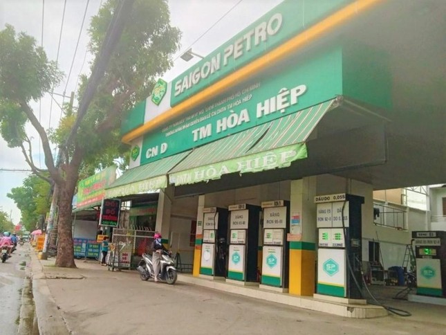 Một c&acirc;y xăng tr&ecirc;n đường Tỉnh Lộ 10, quận B&igrave;nh T&acirc;n. Ảnh: Tiền phong