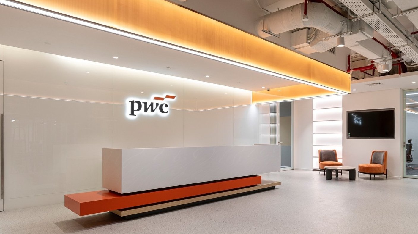 Kiểm to&aacute;n PwC ghi nhận doanh thu lao dốc, lợi nhuận giảm kỷ lục gần 57%.