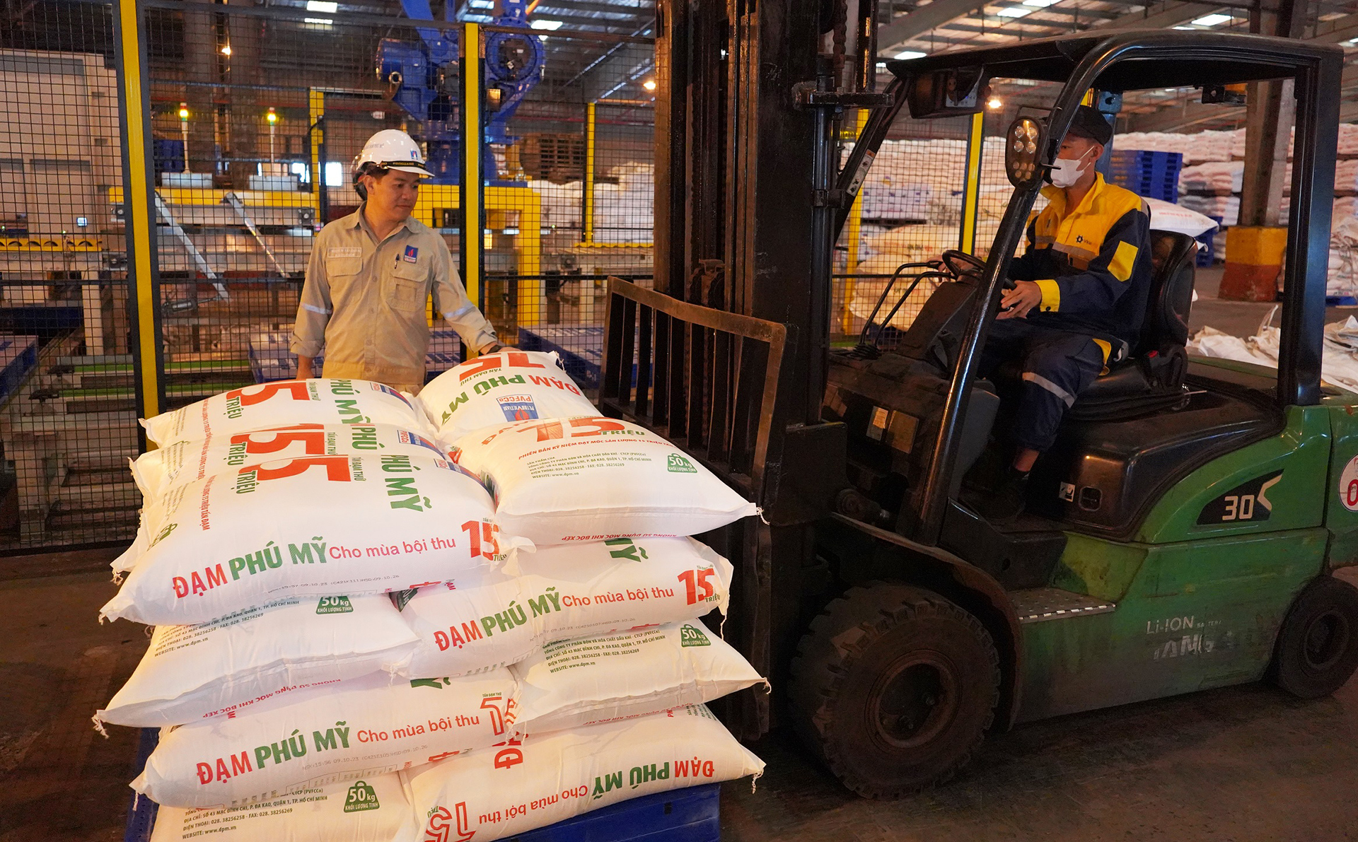 Tấn đạm thứ 15 triệu được đ&oacute;ng bao v&agrave;o ng&agrave;y 10.10.2023 &nbsp;