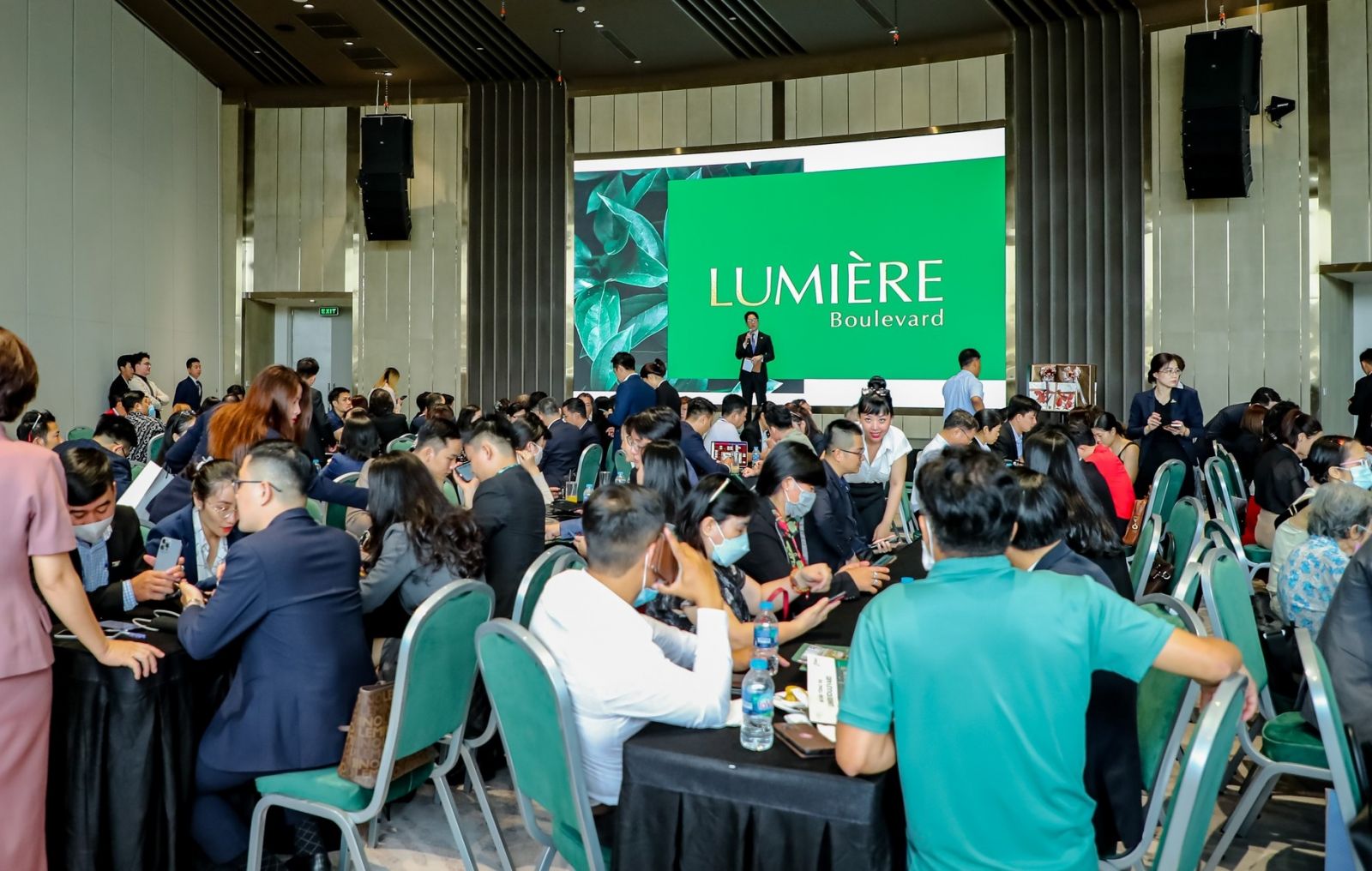 Sự kiện ng&agrave;y 15/4, 95% căn trong giỏ h&agrave;ng LUMI&Egrave;RE Boulevard đ&atilde; &ldquo;sold-out&rdquo; nhờ sức h&uacute;t của dự &aacute;n cộng hưởng với ch&iacute;nh s&aacute;ch đột ph&aacute; "Thanh to&aacute;n nh&agrave;n hạ" với chỉ từ 460 triệu/năm. &nbsp;