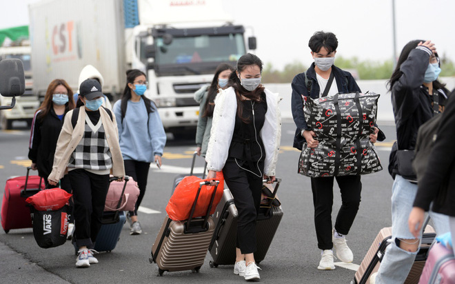 N&#211;NG: Trường Đại học đầu ti&#234;n tại TP.HCM dự kiến thời gian cho sinh vi&#234;n đi học trở lại - Ảnh 1