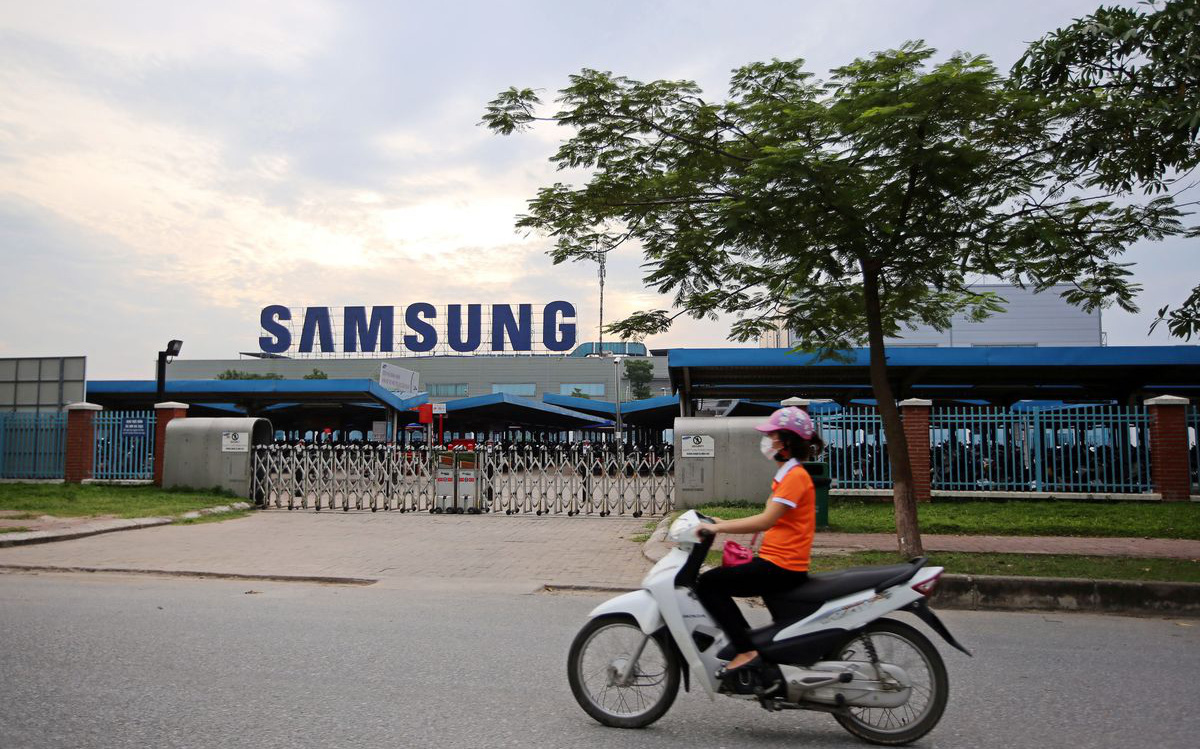 Bloomberg: C&#225;c &#39;&#244;ng lớn&#39; Samsung, Intel dự kiến kh&#244;i phục sản xuất ho&#224;n to&#224;n v&#224;o th&#225;ng tới? - Ảnh 1