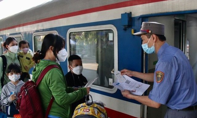 Người d&acirc;n n&ecirc;n mua v&eacute; t&agrave;u qua c&aacute;c k&ecirc;nh ch&iacute;nh thống của ng&agrave;nh đường sắt. Ảnh minh họa: Sức khỏe &amp; Đời sống.