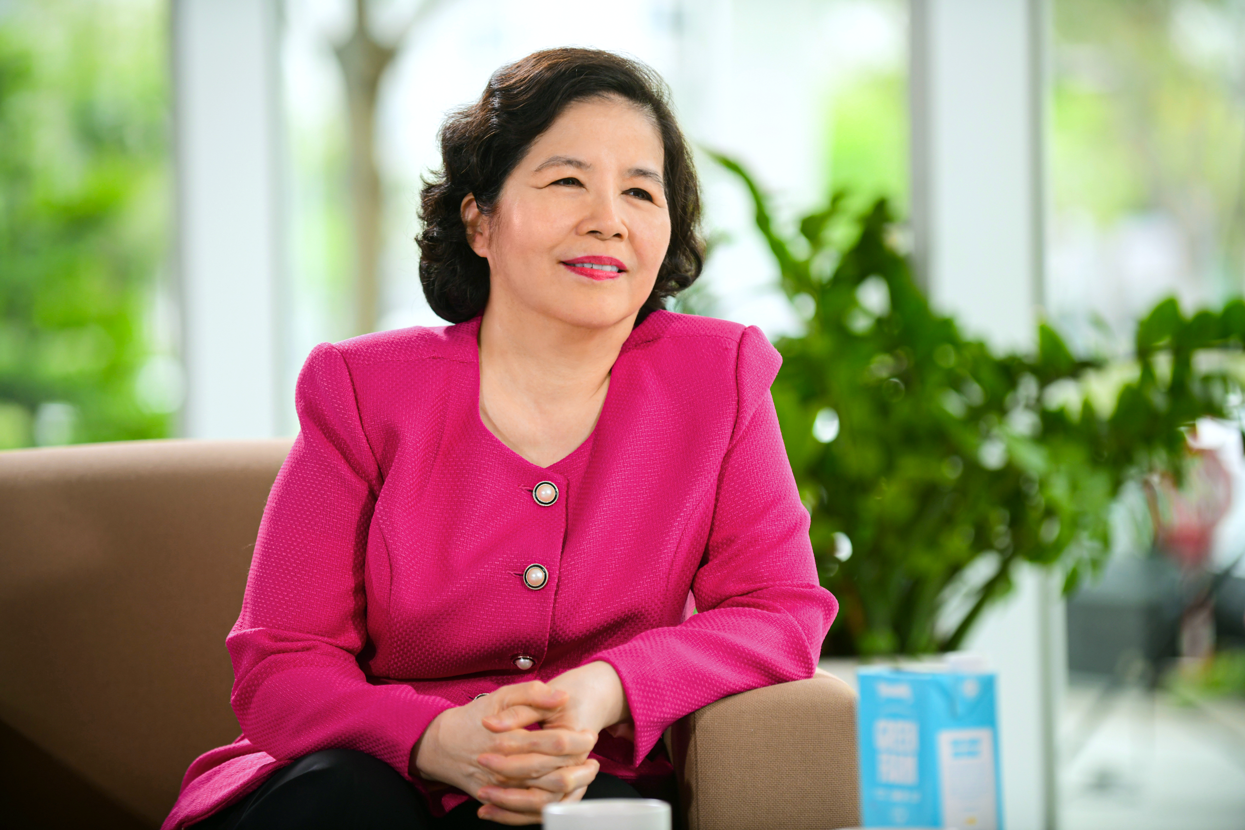 B&agrave; Mai Kiều Li&ecirc;n sinh ra tại Ph&aacute;p, Th&agrave;nh vi&ecirc;n HĐQT ki&ecirc;m Tổng Gi&aacute;m đốc Vinamilk, l&agrave; nữ doanh nh&acirc;n quyền lực thường được nhắc đến như "Nữ tướng ng&agrave;nh sữa Việt Nam".