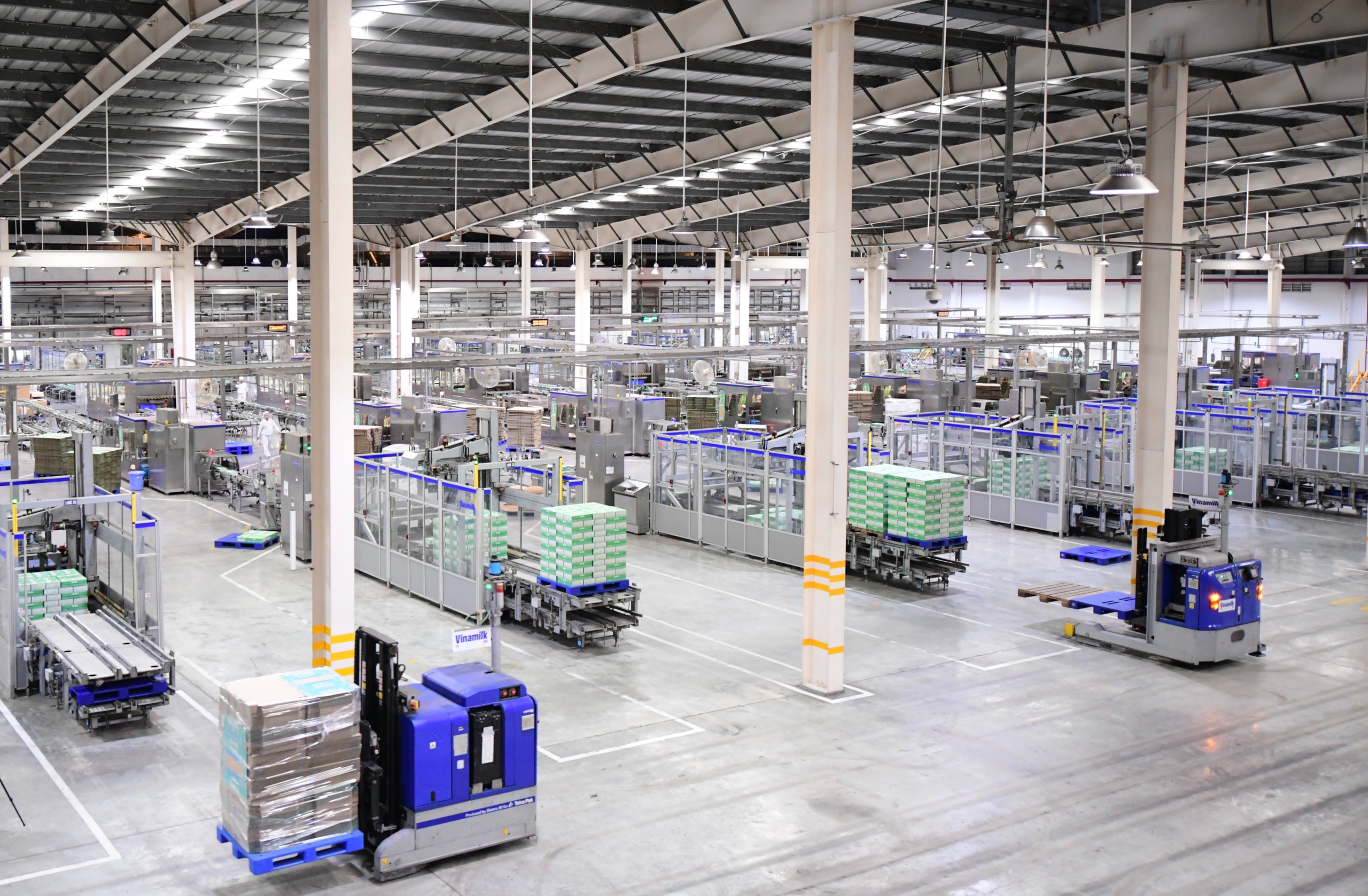 Vinamilk đ&atilde; kh&aacute;nh th&agrave;nh hai &ldquo;si&ecirc;u nh&agrave; m&aacute;y&rdquo; hiện đại bậc nhất khu vực v&agrave;o năm 2013 &ndash; cột mốc quan trọng đưa ng&agrave;nh sữa Việt Nam vươn tầm thế giới, khẳng định năng lực sản xuất v&agrave; ti&ecirc;u chuẩn c&ocirc;ng nghệ quốc tế.