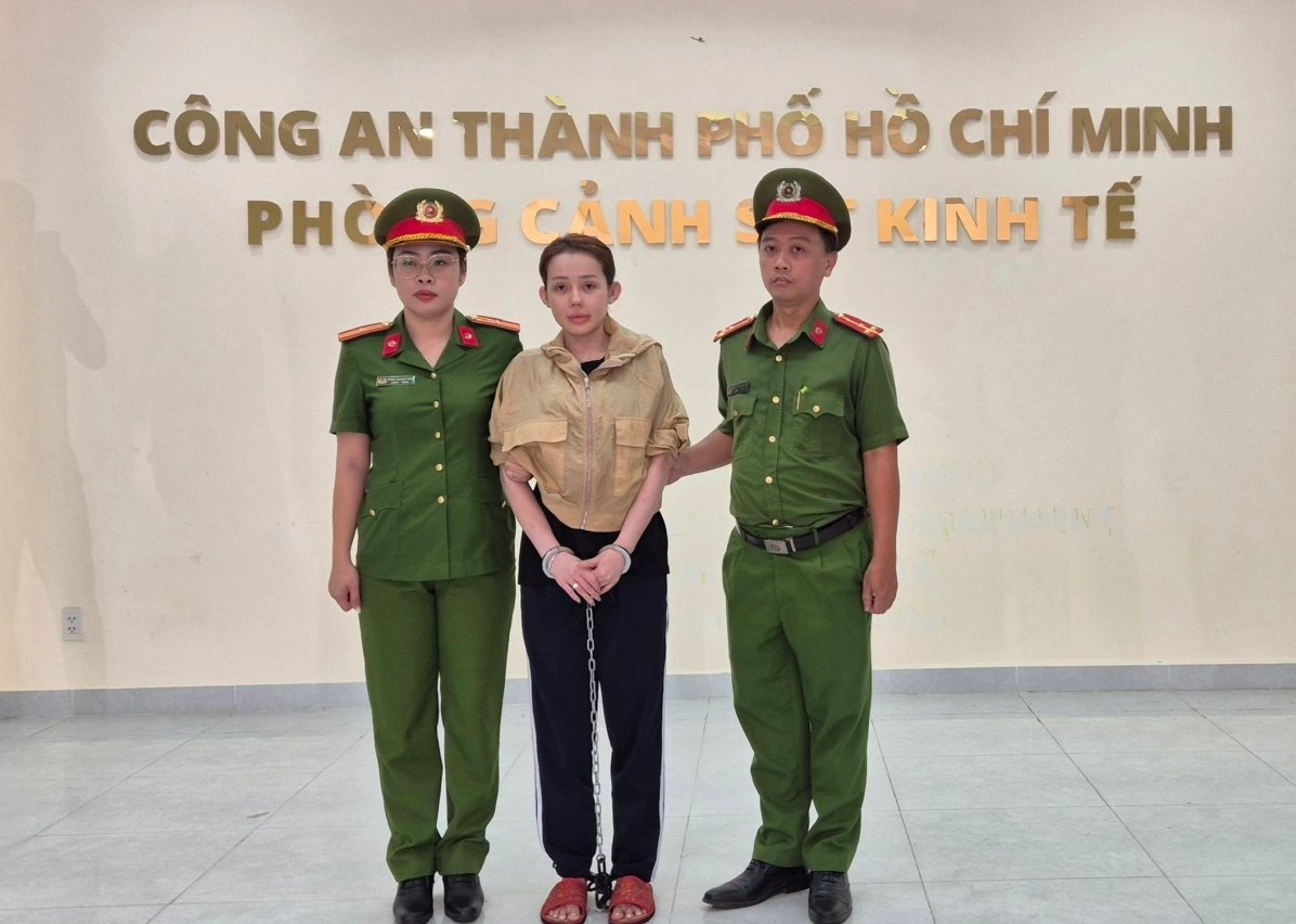 Ng&acirc;n 98 tại cơ quan điều tra. Ảnh: C&ocirc;ng an TP HCM