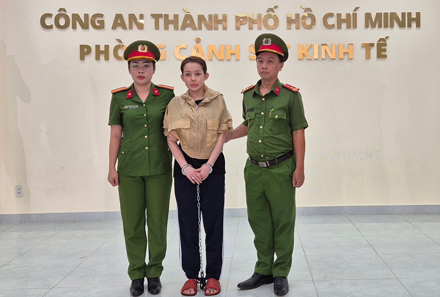 &nbsp;Ng&acirc;n 98 bị khởi tố, bắt tạm giam. Ảnh: CA