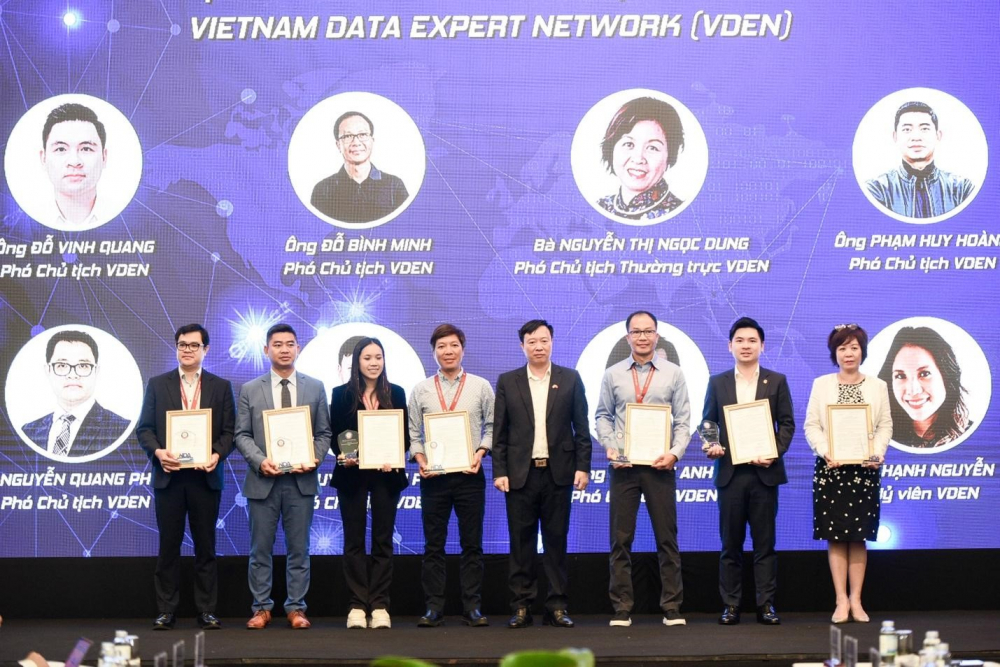 &nbsp;Lễ ra mắt Ban l&atilde;nh đạo Mạng lưới chuy&ecirc;n gia dữ liệu to&agrave;n cầu VDEN.