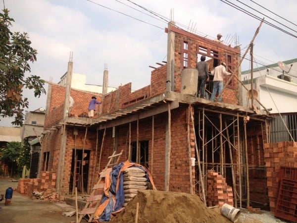 X&acirc;y dựng nh&agrave; ở, người d&acirc;n phải nộp những loại thuế, ph&iacute; n&agrave;o?