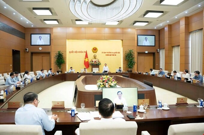 Ủy ban Thường vụ Quốc hội thảo luận, th&ocirc;ng qua Nghị quyết về điều chỉnh mức giảm trừ gia cảnh của thuế TNCN.