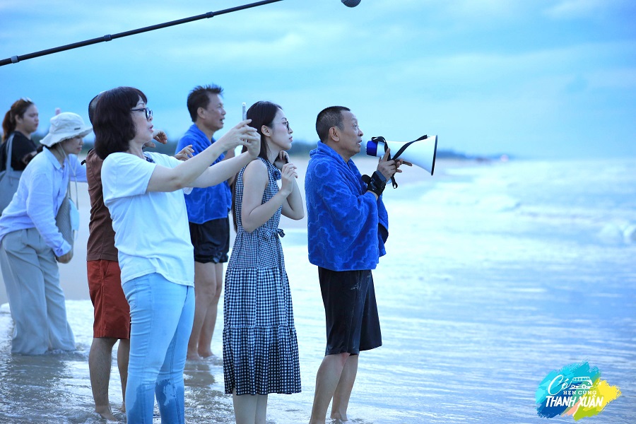 Kh&ocirc;ng chỉ &ocirc;n lại những cảm x&uacute;c thời thanh xu&acirc;n, c&aacute;c nh&acirc;n vật c&ograve;n sẵn s&agrave;ng tham gia trải nghiệm những thử th&aacute;ch, tr&ograve; chơi th&uacute; vị từ đ&oacute; truyền cảm hứng để những người đồng ni&ecirc;n can đảm &ldquo;vượt qua v&ugrave;ng an to&agrave;n&rdquo;.