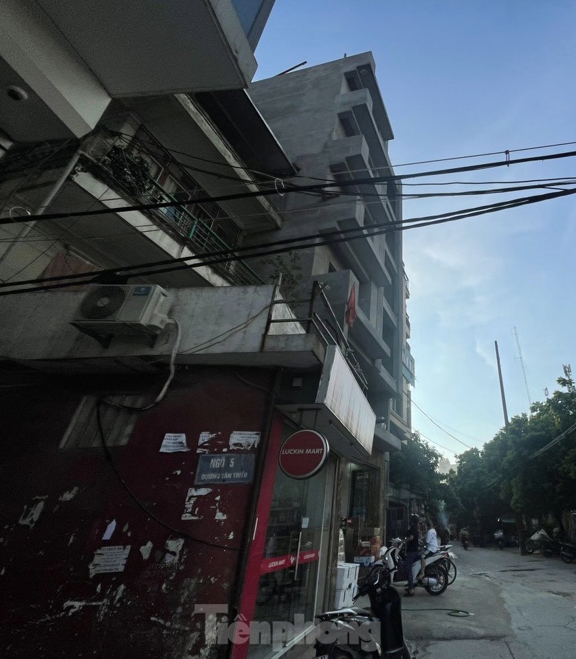 &#39;Đại c&#244;ng trường&#39; chung cư mini cấp tập x&#226;y dựng cả ng&#224;y lẫn đ&#234;m sau vụ ch&#225;y - Ảnh 10