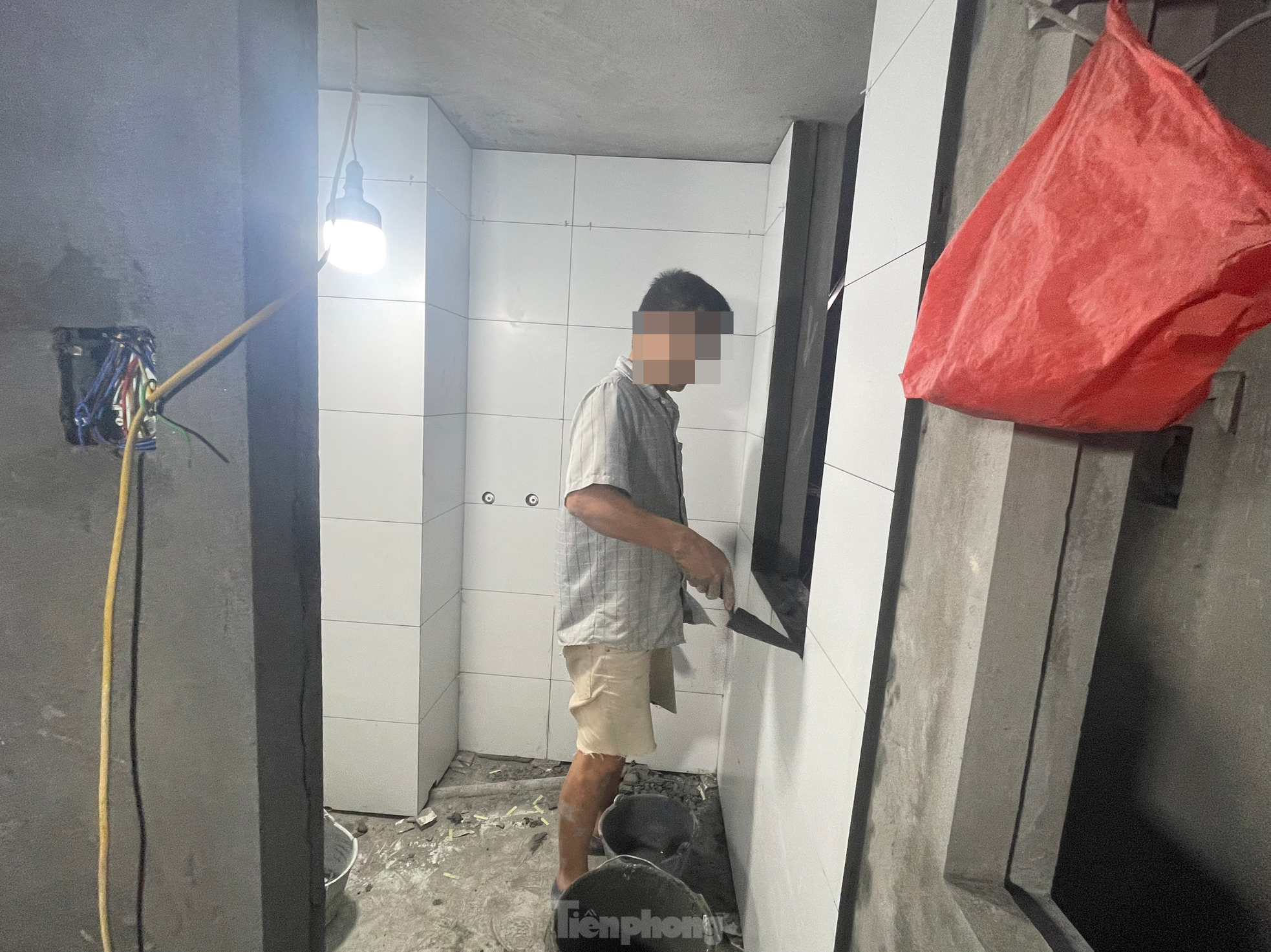 &#39;Đại c&#244;ng trường&#39; chung cư mini cấp tập x&#226;y dựng cả ng&#224;y lẫn đ&#234;m sau vụ ch&#225;y - Ảnh 3