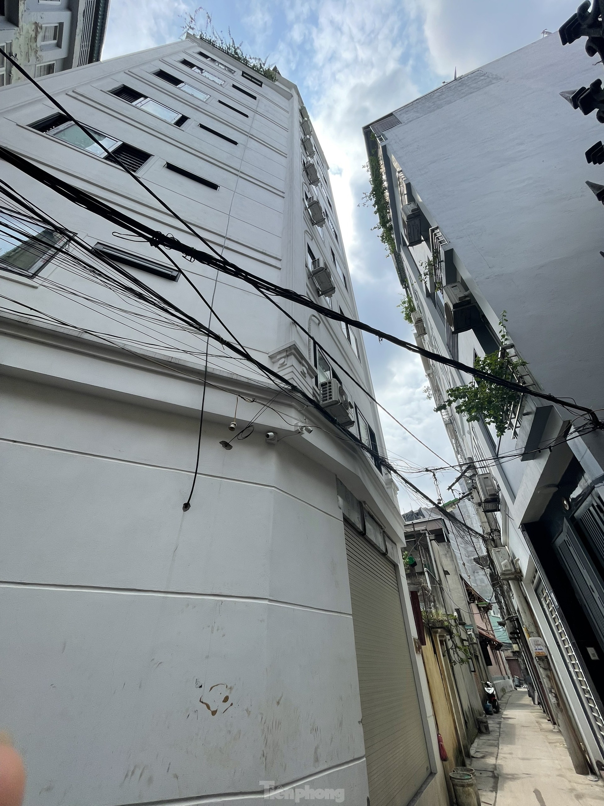 &#39;Đại c&#244;ng trường&#39; chung cư mini cấp tập x&#226;y dựng cả ng&#224;y lẫn đ&#234;m sau vụ ch&#225;y - Ảnh 8