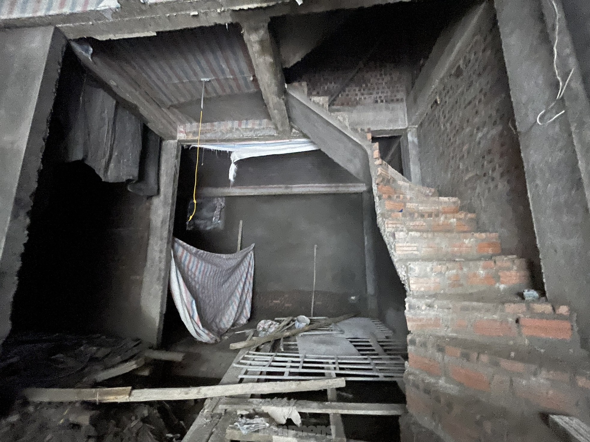 Tại ng&aacute;ch 83/95 đường T&acirc;n Triều, 2 t&ograve;a nh&agrave; của c&ugrave;ng một chủ đầu tư cũng đ&atilde; x&acirc;y dựng đến tầng thứ 7.