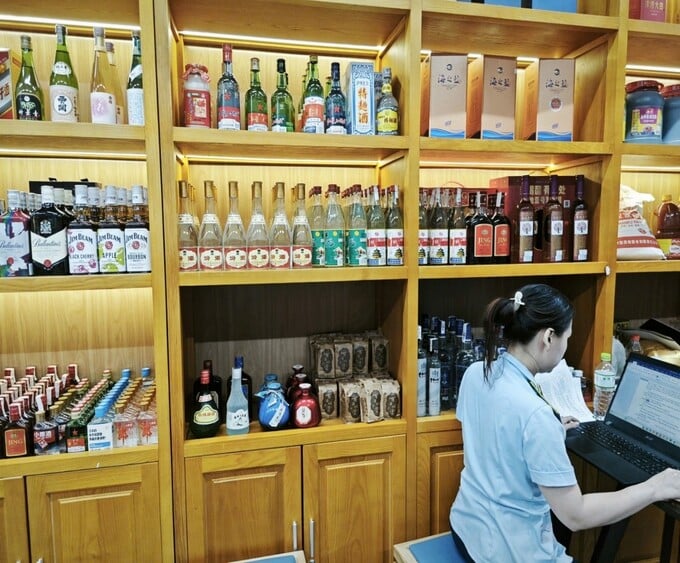 C&aacute;c mặt h&agrave;ng rượu kh&ocirc;ng d&aacute;n tem nhập khẩu, kh&ocirc;ng c&oacute; h&oacute;a đơn chứng từ