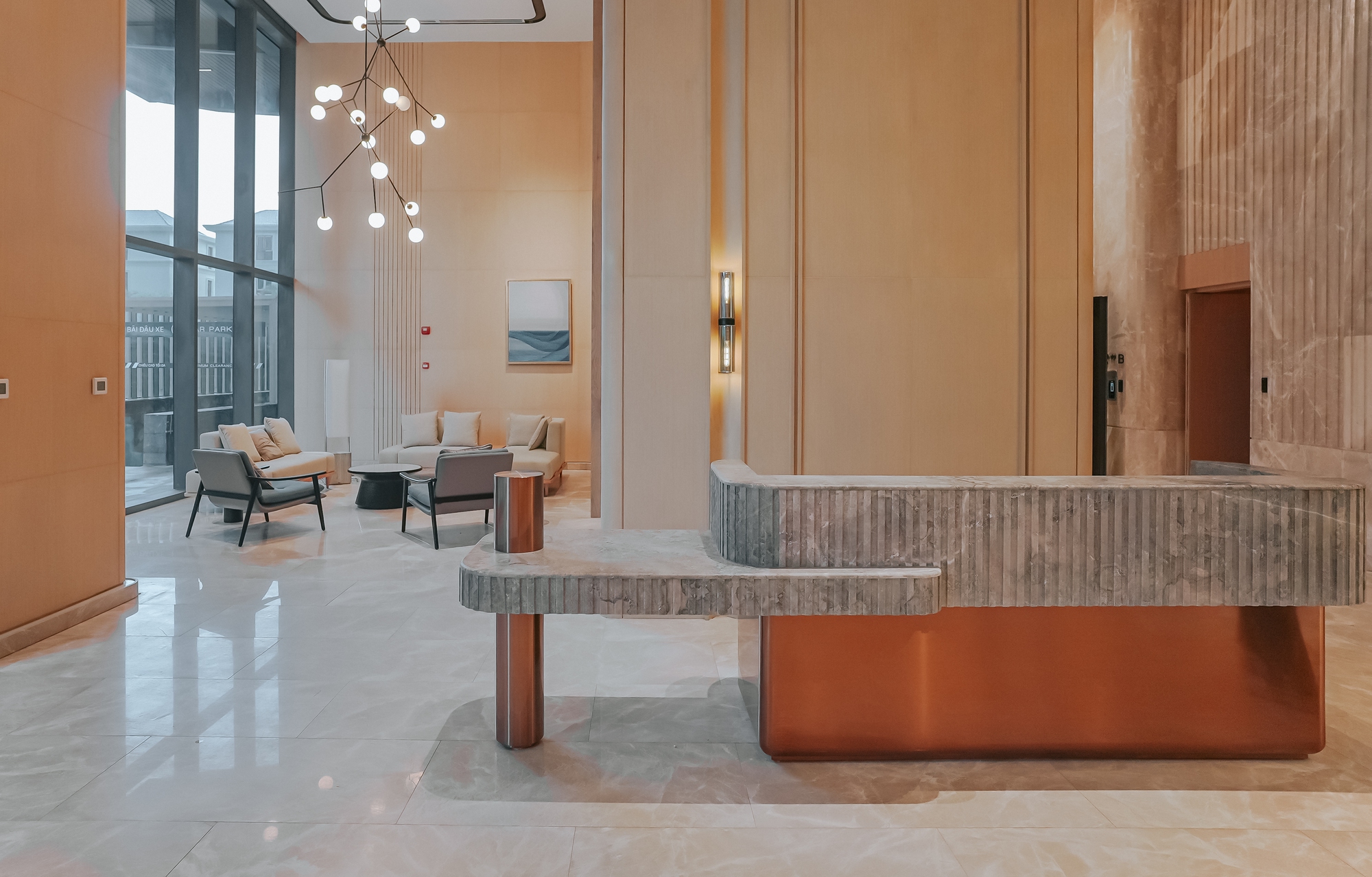 Sảnh ch&iacute;nh của t&ograve;a Lake &nbsp;