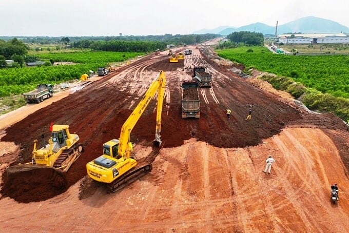 Nhiều nh&agrave; thầu bị cảnh b&aacute;o v&igrave; vi phạm tiến độ tại dự &aacute;n th&agrave;nh phần 1 cao tốc Bi&ecirc;n H&ograve;a - Vũng T&agrave;u.