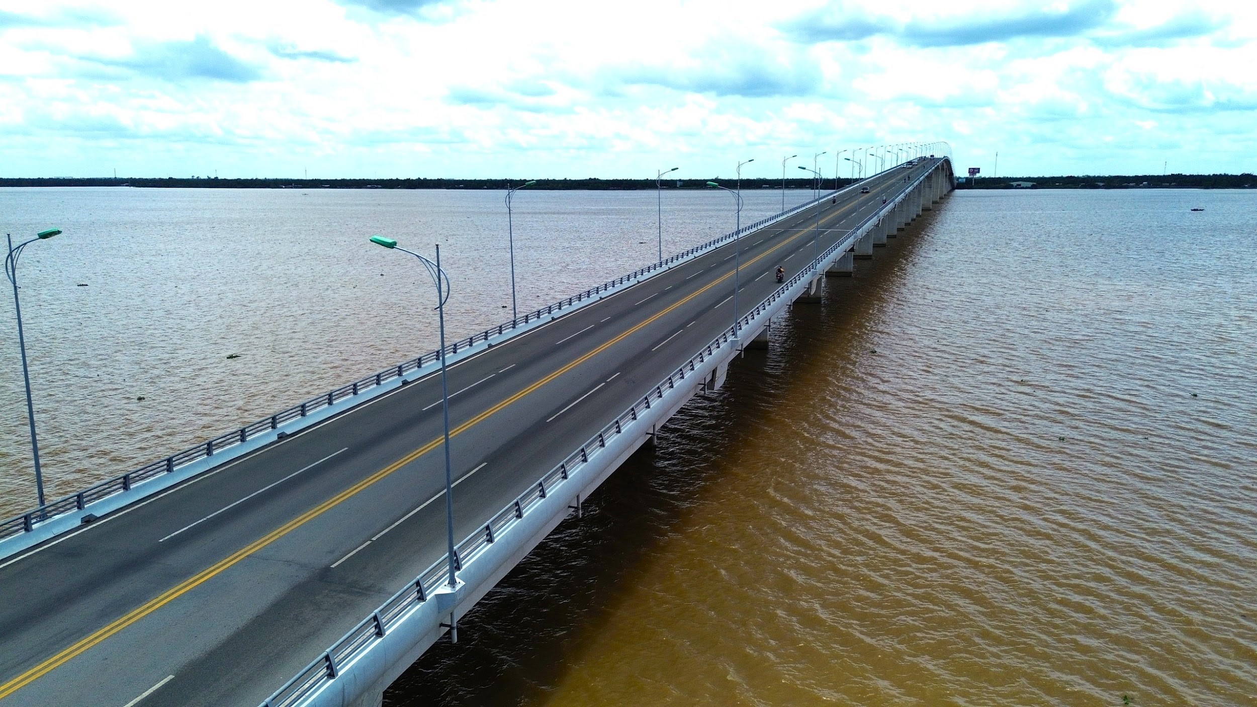 Tuyến đường bộ ven biển Vĩnh Long d&agrave;i hơn 112 km, tổng mức đầu tư hơn 27.000 tỉ đồng.