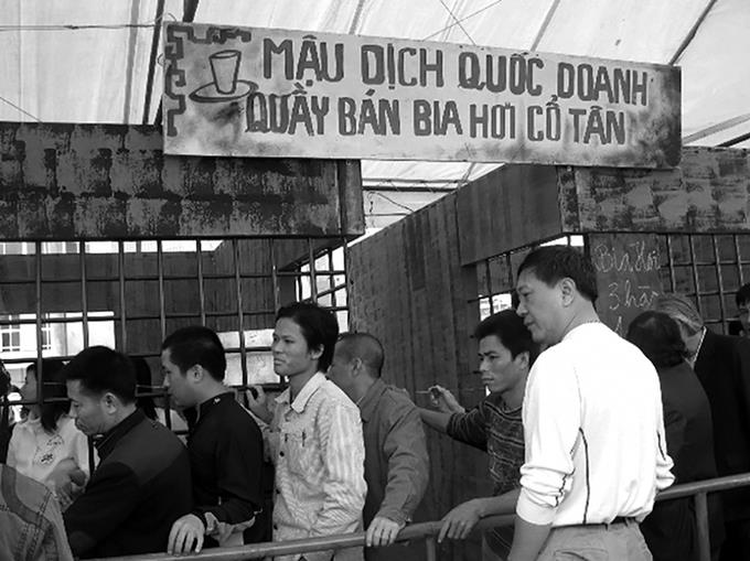 Bia hơi H&agrave; Nội từ l&acirc;u đ&atilde; l&agrave; một thức uống y&ecirc;u th&iacute;ch của người d&acirc;n Thủ đ&ocirc; n&oacute;i ri&ecirc;ng v&agrave; người Việt Nam n&oacute;i chung.