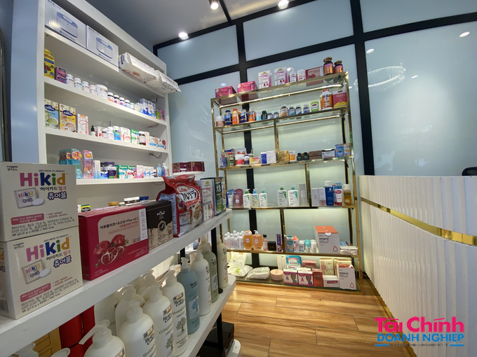 Nhiều mặt h&agrave;ng mỹ phẩm, thực phẩm chức năng được giới thiệu l&agrave; h&agrave;ng x&aacute;ch tay đang b&agrave;y b&aacute;n tại hệ thống cửa h&agrave;ng Alisa.