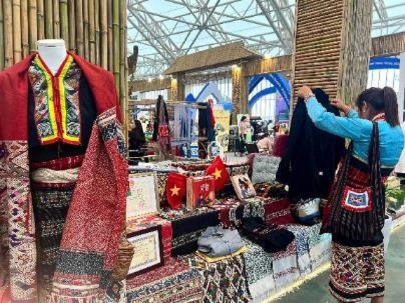 Cho&#225;ng ngợp giữa Hội chợ M&#249;a Thu 2025: Mua - Ăn - Chơi - Chill - Check-in cả tuần kh&#244;ng hết - Ảnh 3