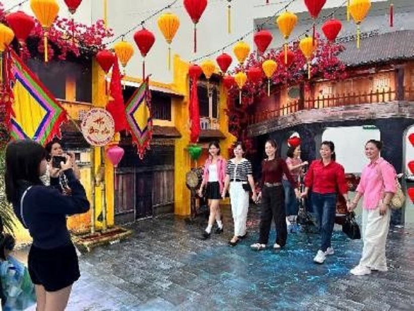 Cho&#225;ng ngợp giữa Hội chợ M&#249;a Thu 2025: Mua - Ăn - Chơi - Chill - Check-in cả tuần kh&#244;ng hết - Ảnh 16