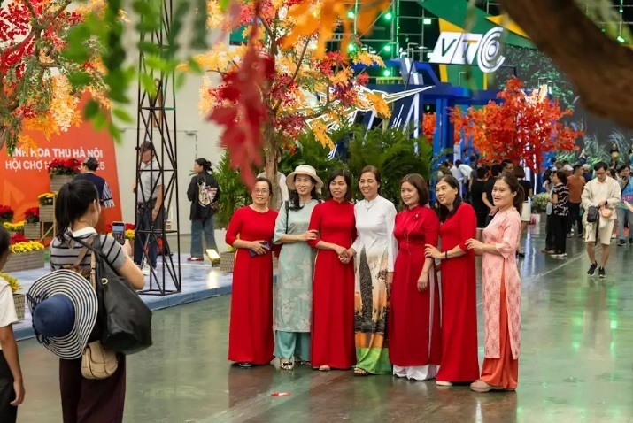 Cho&#225;ng ngợp giữa Hội chợ M&#249;a Thu 2025: Mua - Ăn - Chơi - Chill - Check-in cả tuần kh&#244;ng hết - Ảnh 15