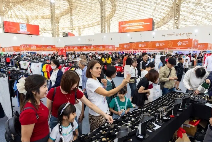 Cho&#225;ng ngợp giữa Hội chợ M&#249;a Thu 2025: Mua - Ăn - Chơi - Chill - Check-in cả tuần kh&#244;ng hết - Ảnh 5