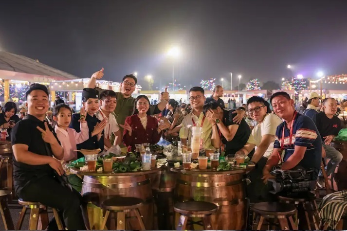 Cho&#225;ng ngợp giữa Hội chợ M&#249;a Thu 2025: Mua - Ăn - Chơi - Chill - Check-in cả tuần kh&#244;ng hết - Ảnh 8