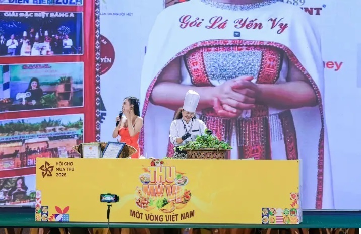 Cho&#225;ng ngợp giữa Hội chợ M&#249;a Thu 2025: Mua - Ăn - Chơi - Chill - Check-in cả tuần kh&#244;ng hết - Ảnh 9