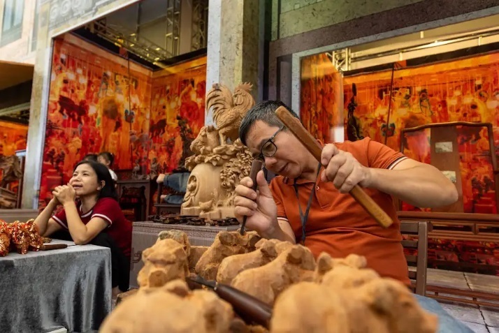 Cho&#225;ng ngợp giữa Hội chợ M&#249;a Thu 2025: Mua - Ăn - Chơi - Chill - Check-in cả tuần kh&#244;ng hết - Ảnh 10