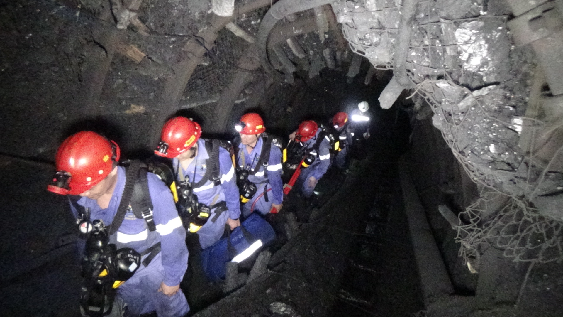 Diễn tập cấp cứu mỏ tại Than M&ocirc;ng Dương. (Ảnh:MDC)