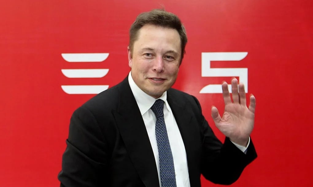 CEO Tesla Elon Musk tại một cuộc họp b&aacute;o ở Bắc Kinh. Ảnh: Reuters