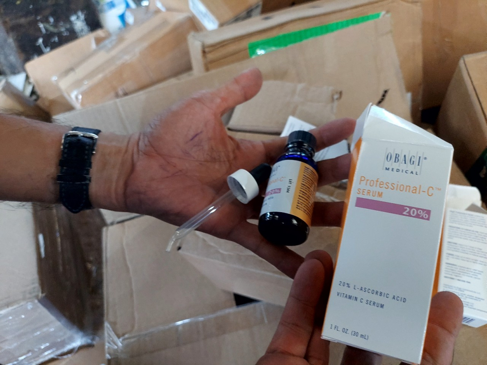 &nbsp;Mỹ phẩm nh&atilde;n hiệu Obagi nhập lậu bị ph&aacute;t hiện.